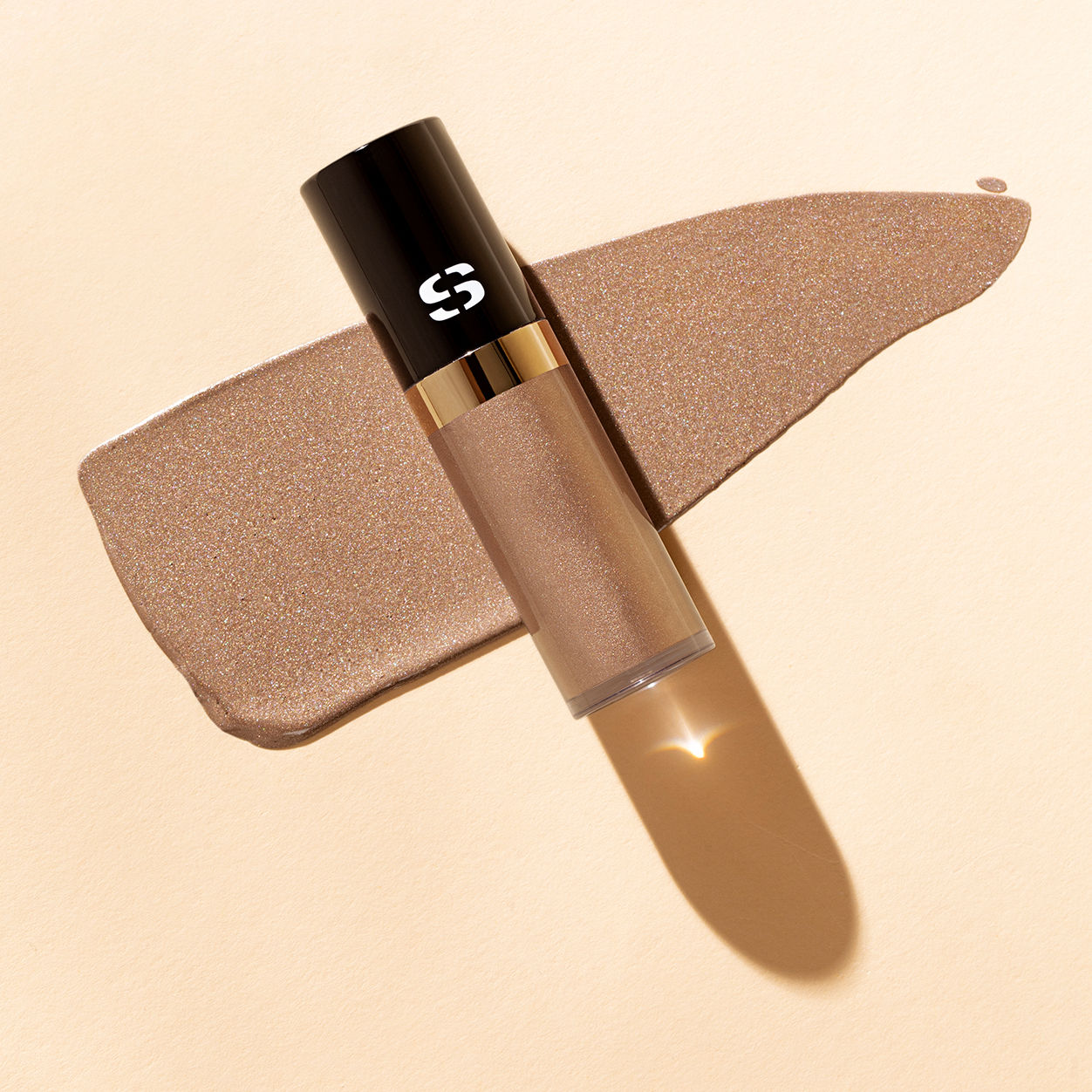 Lifestyle image of   variant: Bronze