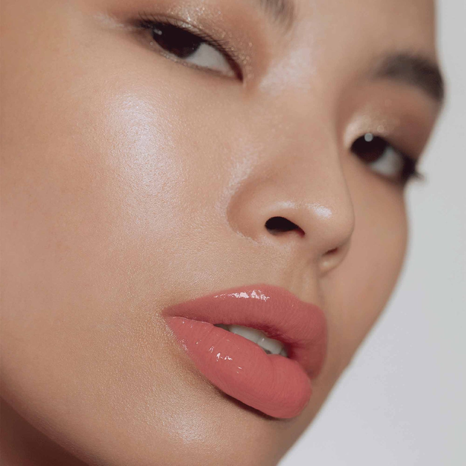 Model image of Victoria Beckham Beauty Posh Gloss variant: Bungalow