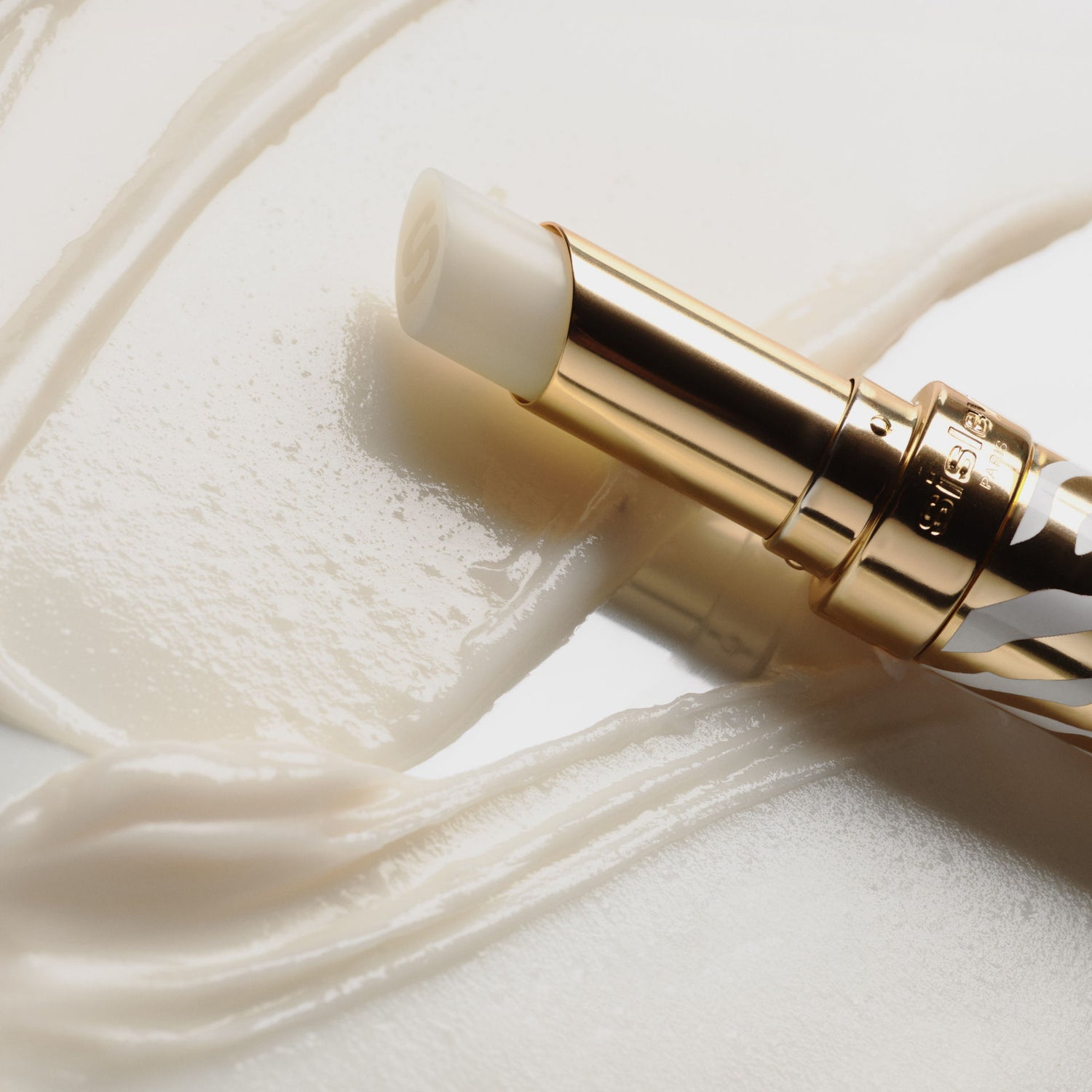 Lifestyle image of Sisley-Paris Phyto-Lip Balm variant: Cloud