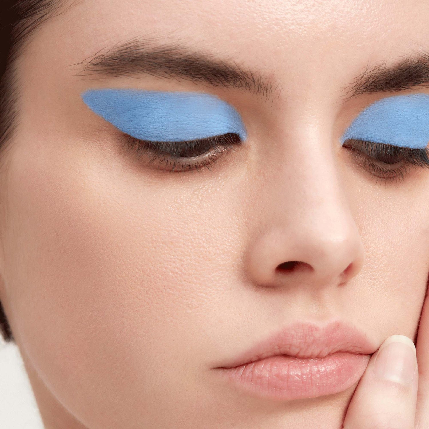 Model image of Victoria Beckham Beauty EyeWear variant: Cornflower
