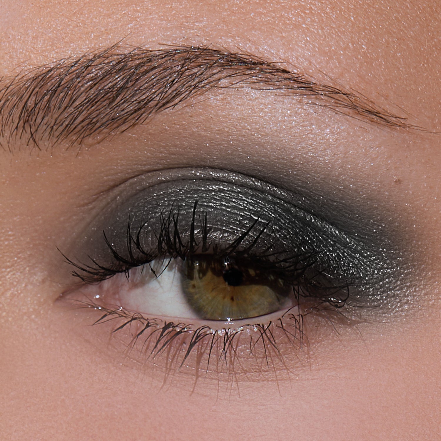 Model image of Trish McEvoy 24 Hour Eye Shadow And Liner variant: Crystal Gray