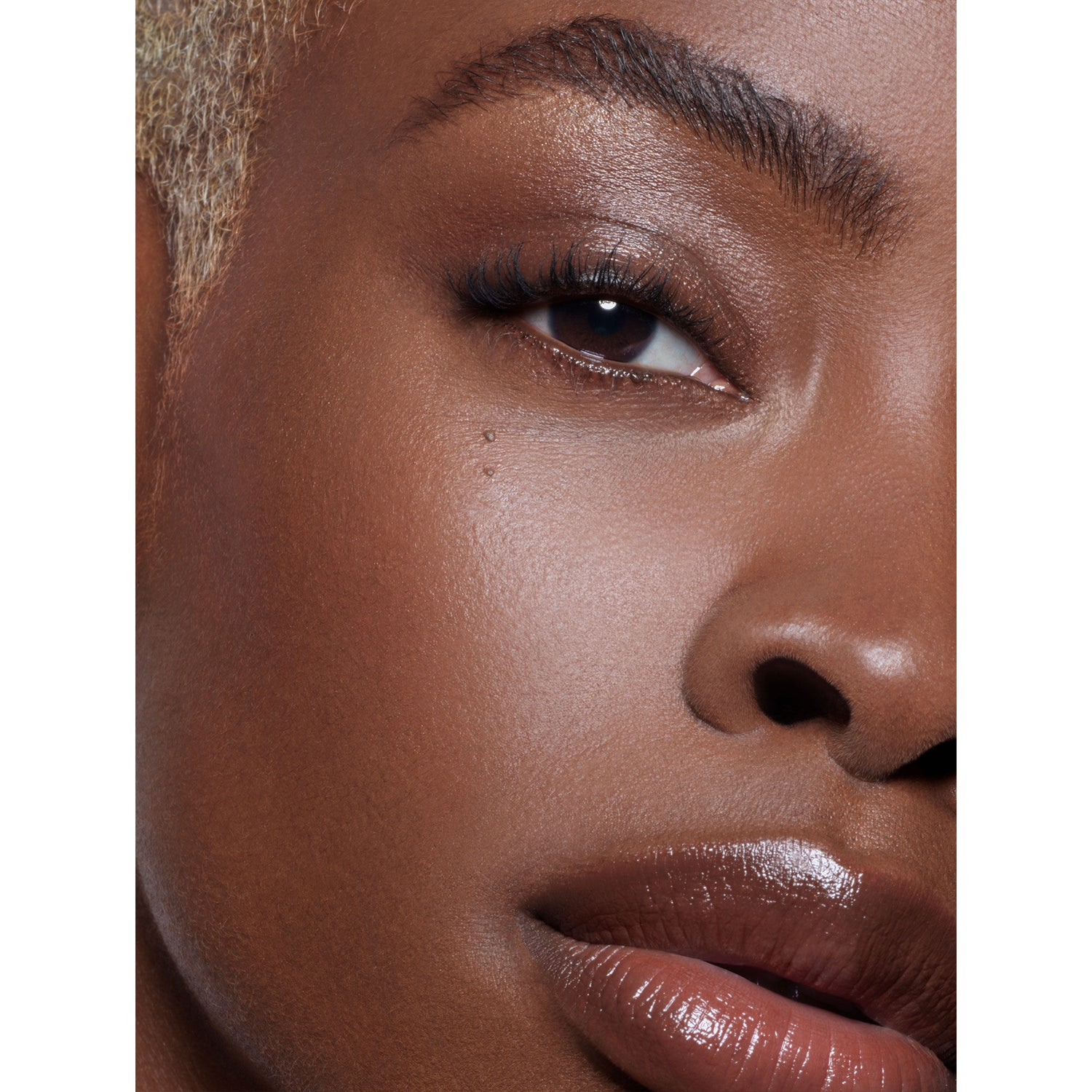 Model image of Pat McGrath Labs Sublime Perfection Full Coverage Concealer variant: D31