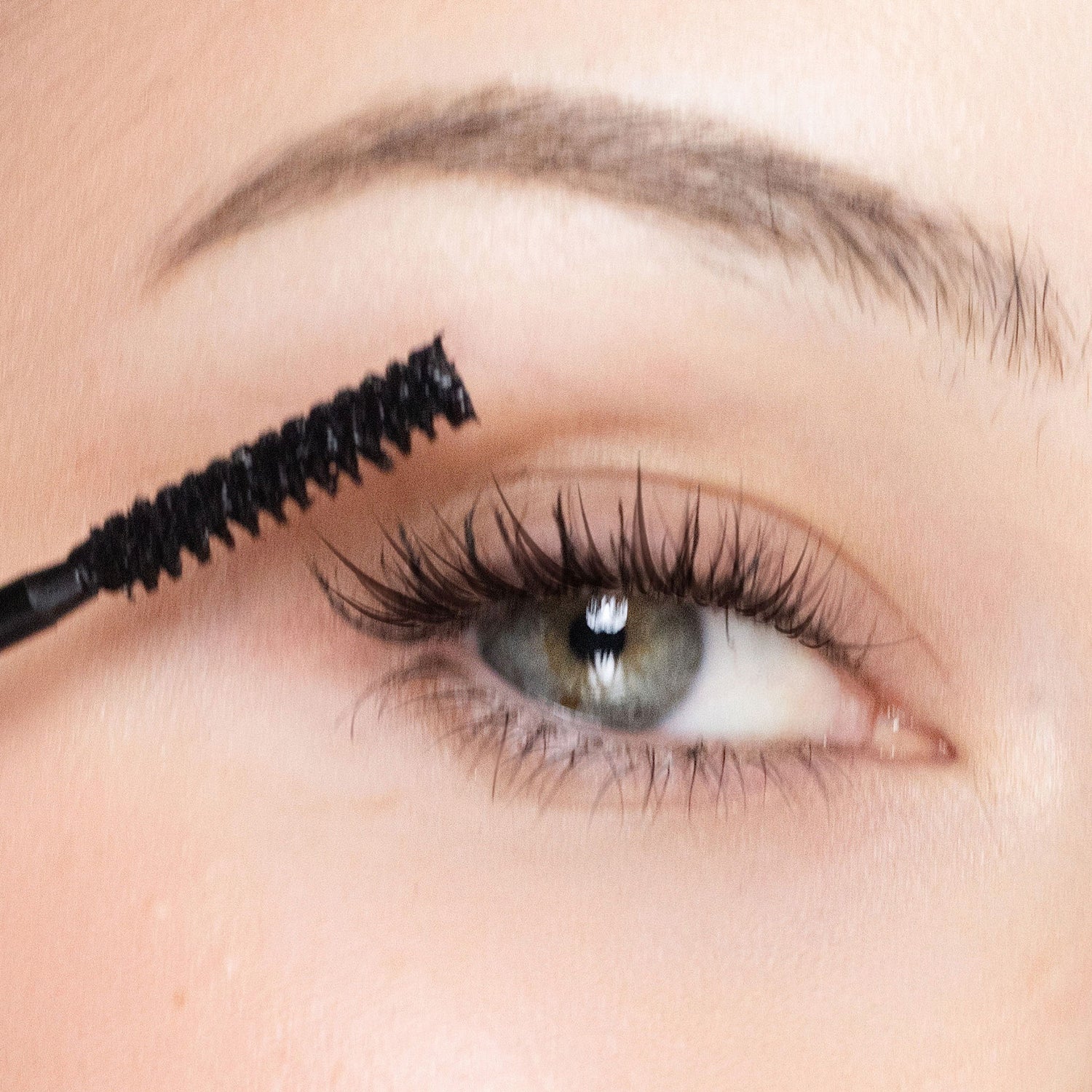 Model image of Trish McEvoy High Volume Tubular Mascara Jet Black variant: Default Title
