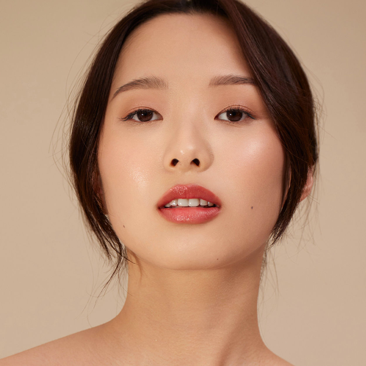 Model image of Henne Organics Luxury Lip Tint variant: Desire