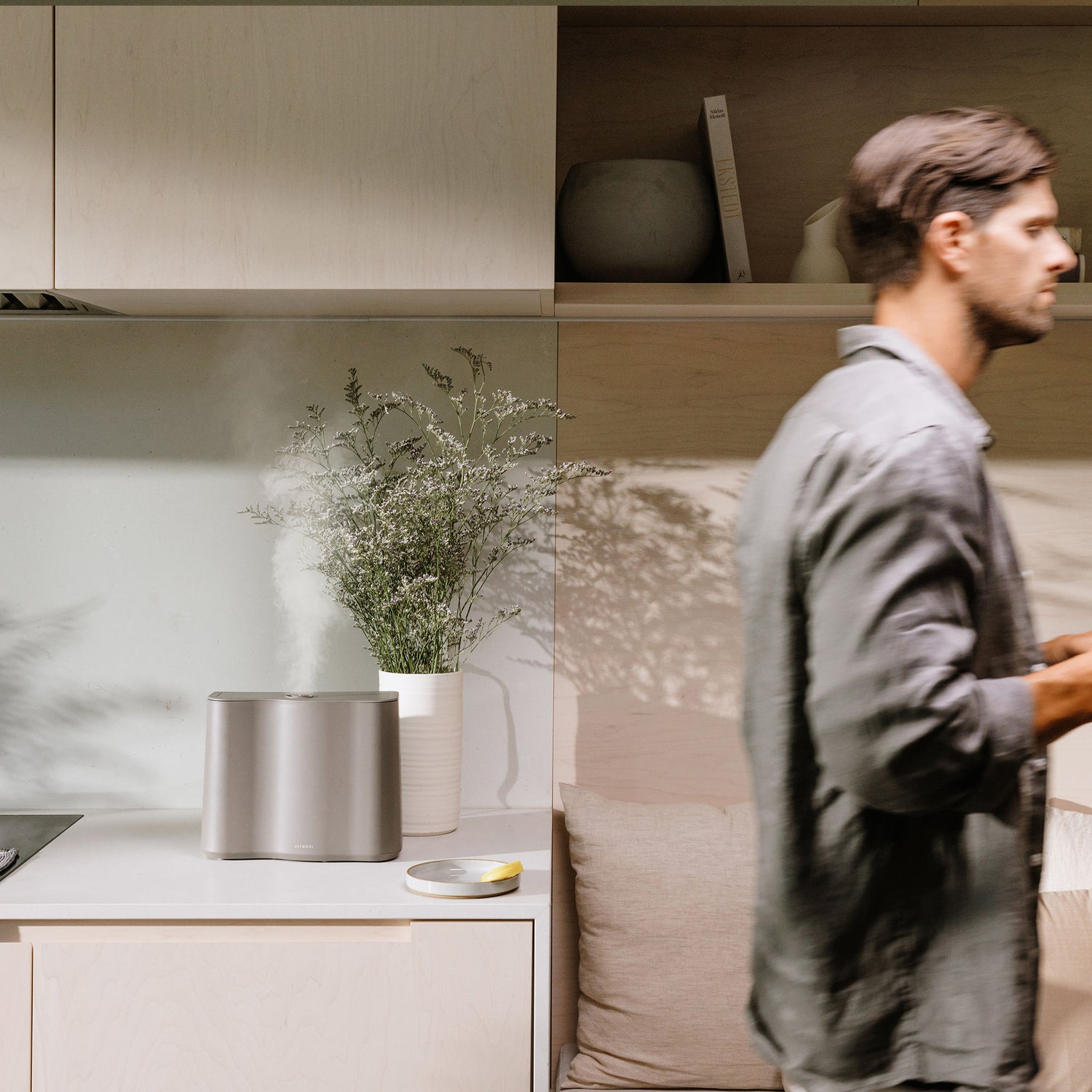 Model image of Vitruvi Cloud Humidifier variant: Dove