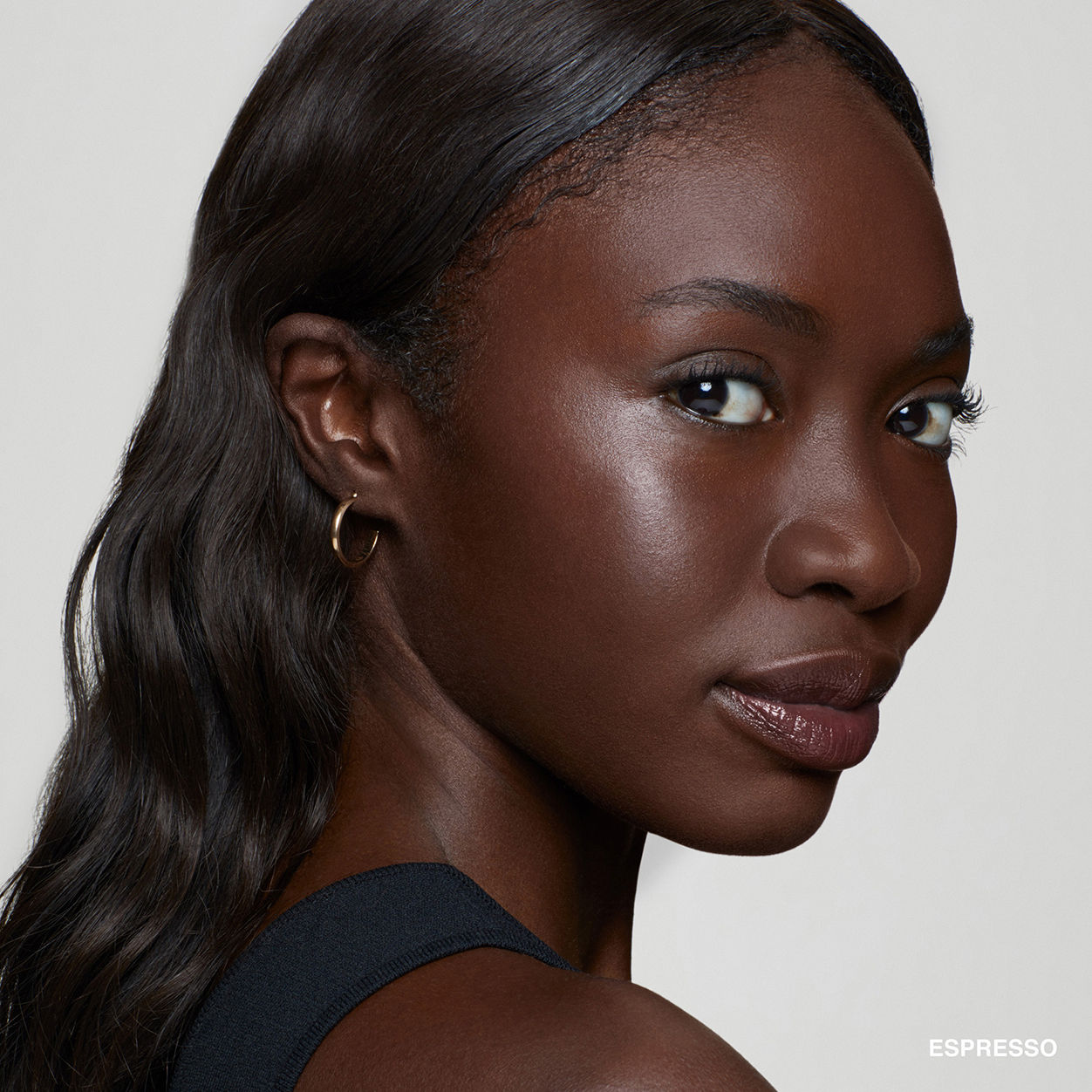Model image of Bobbi Brown Intensive Serum Foundation SPF 40/30 variant: Espresso
