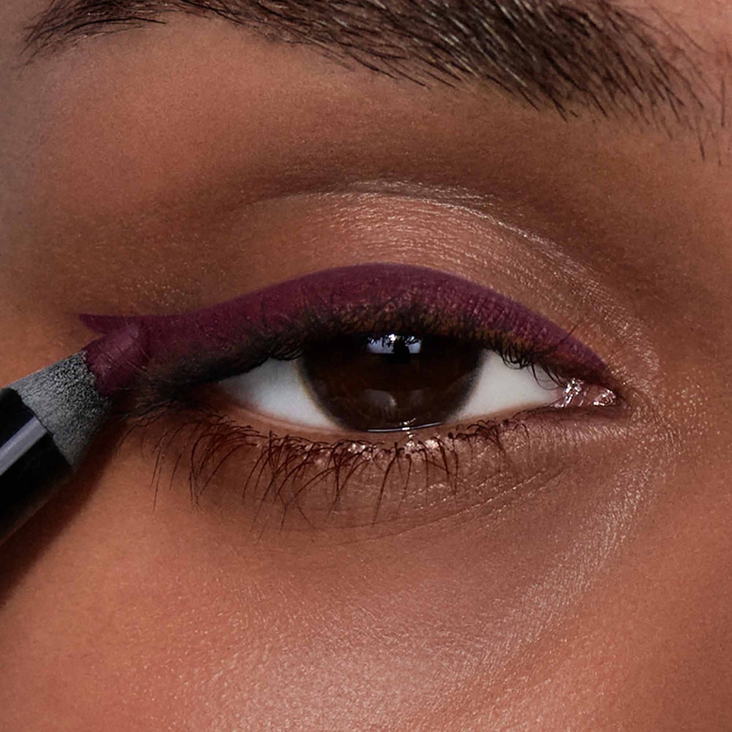 Model image of Victoria Beckham Beauty Satin Kajal Liner variant: Fig