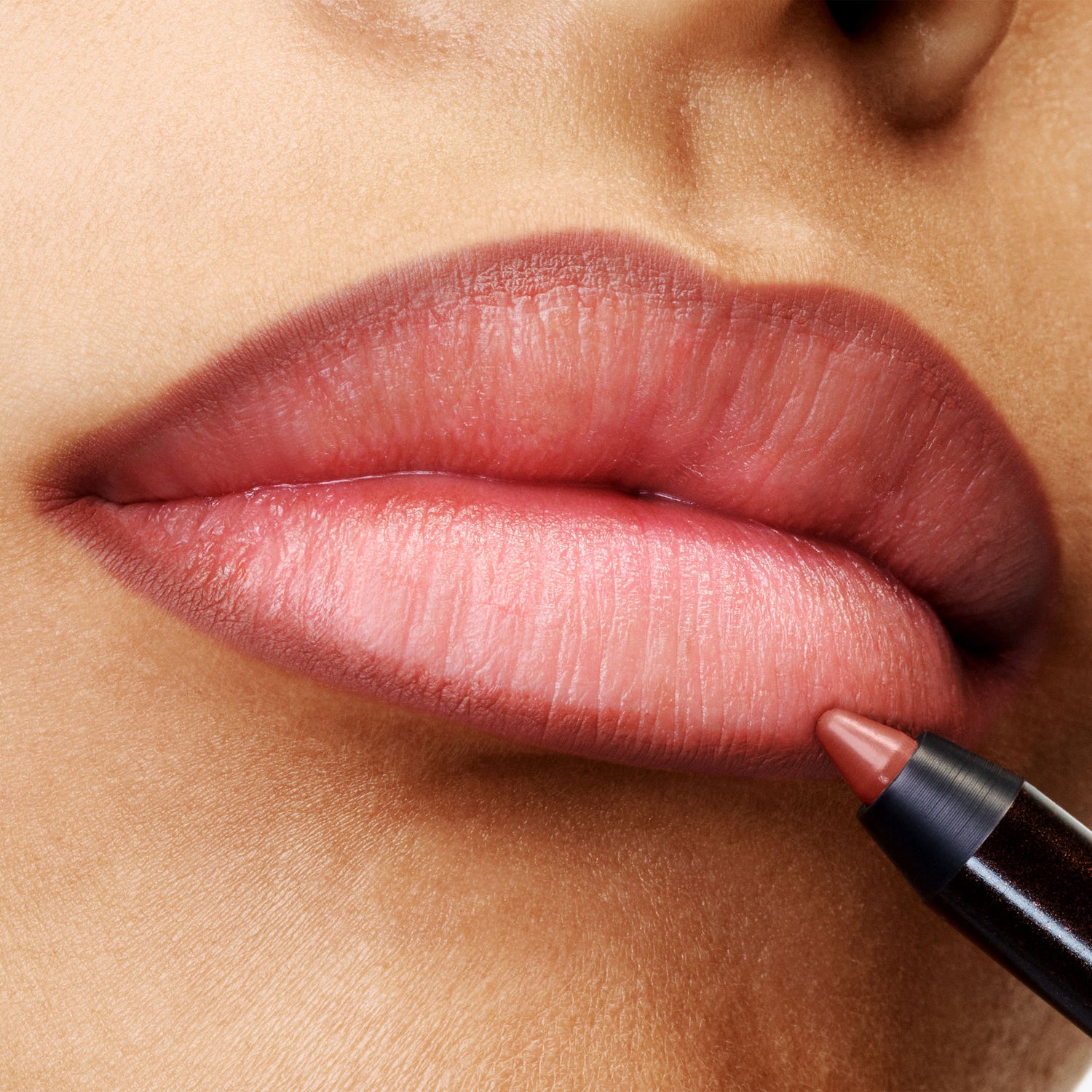 Model image of Tom Ford Runway Lip Liner Pencil in Matte variant: Fire