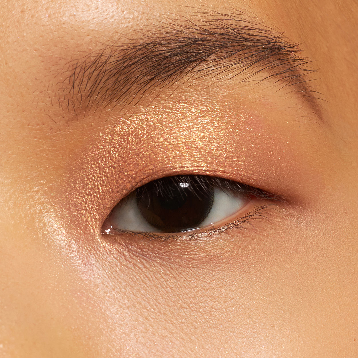 Model image of Neen Pretty Shady Pressed Pigment variant: Fuzzy