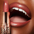 Model image of Charlotte Tilbury Hot Lips 2 variant: Glowing Jen