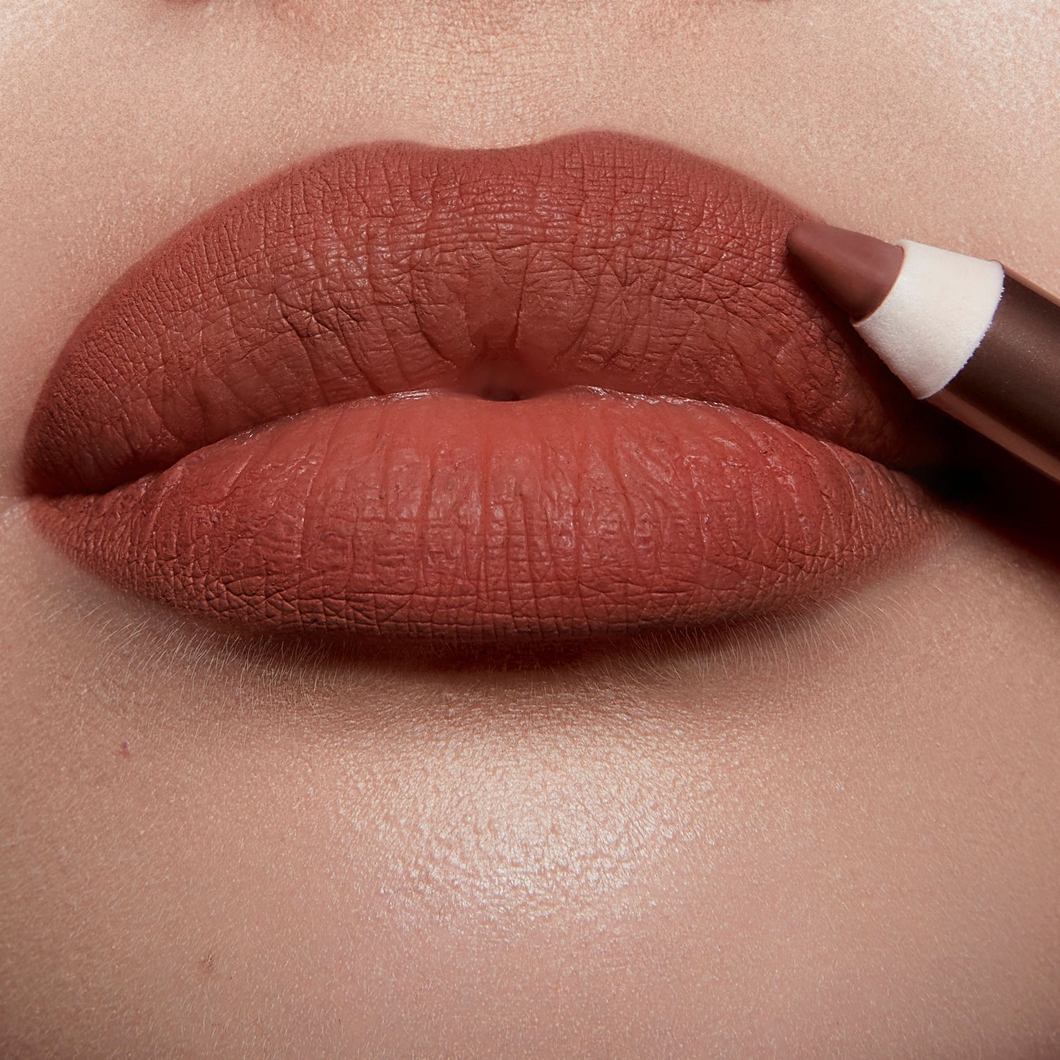 Model image of Charlotte Tilbury Lip Cheat variant: Hollywood Honey