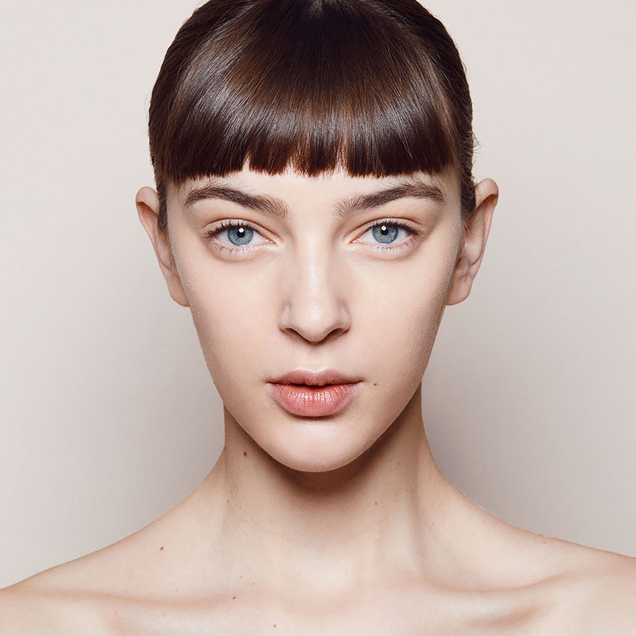 Model image of Kjaer Weis Invisible Touch Liquid Foundation variant: Lightness F112