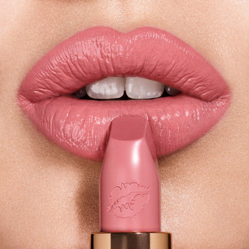 Model image of Charlotte Tilbury Hot Lips variant: Liv It Up