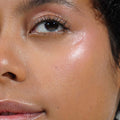 Model image of Neen Pretty Shiny Cream Highlighter variant: Luna