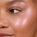 Model image of Neen Pretty Shiny Cream Highlighter variant: Luna