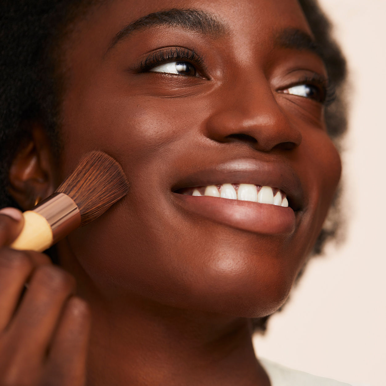 Model image of Jane Iredale PurePressed Base Mineral Foundation Refill SPF 20/15 variant: Mahogany SPF 15