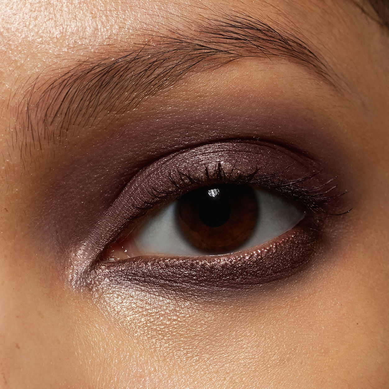 Model image of Neen Pretty Shady Pressed Pigment variant: Metro