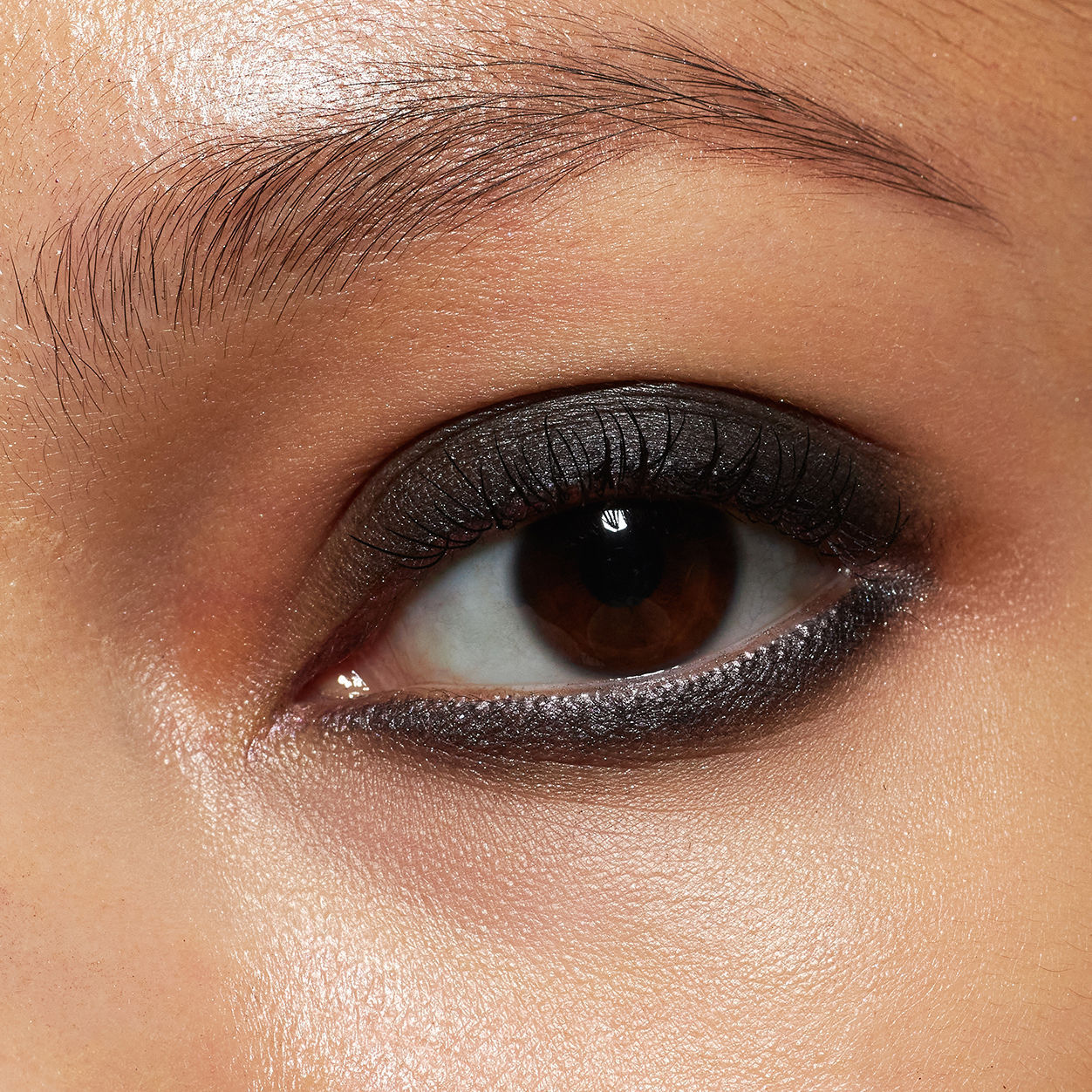 Model image of Neen Pretty Shady Pressed Pigment variant: Moon