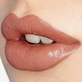 Model image of Charlotte Tilbury K.I.S.S.I.N.G. Lipstick variant: Penelope Pink