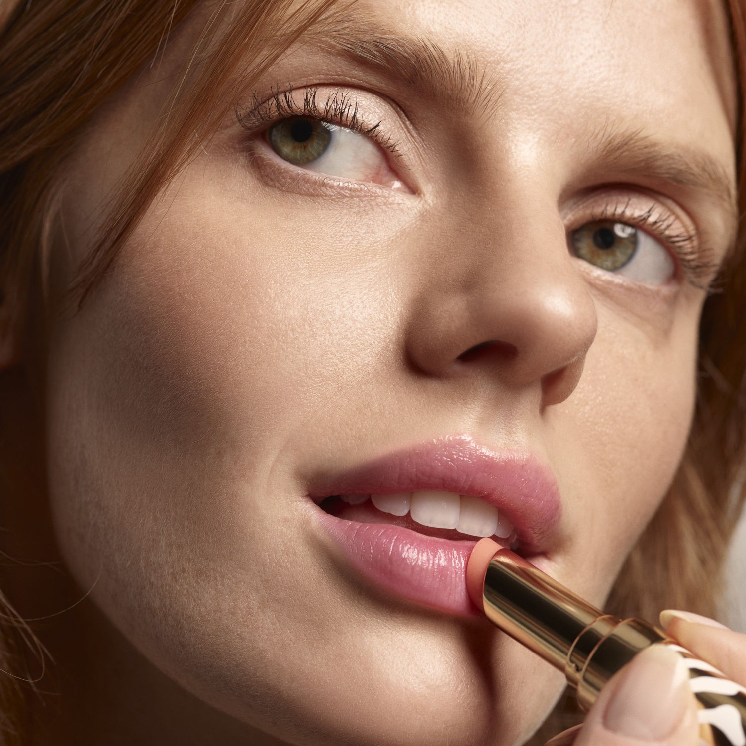 Model image of Sisley-Paris Phyto-Lip Balm variant: Pink Glow (pH)