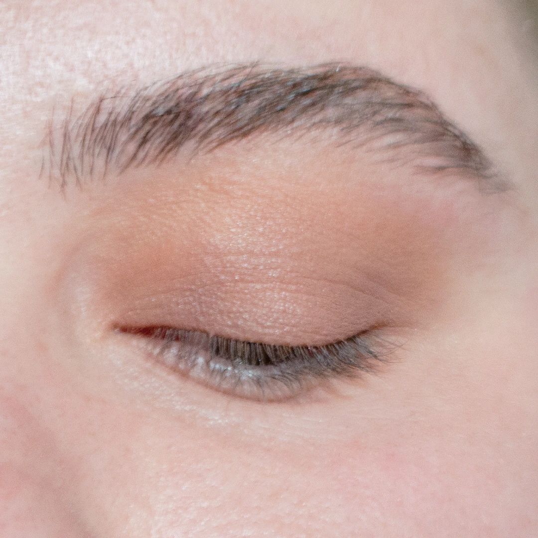 Model image of Neen Pretty Shady Pressed Pigment variant: Sculpt