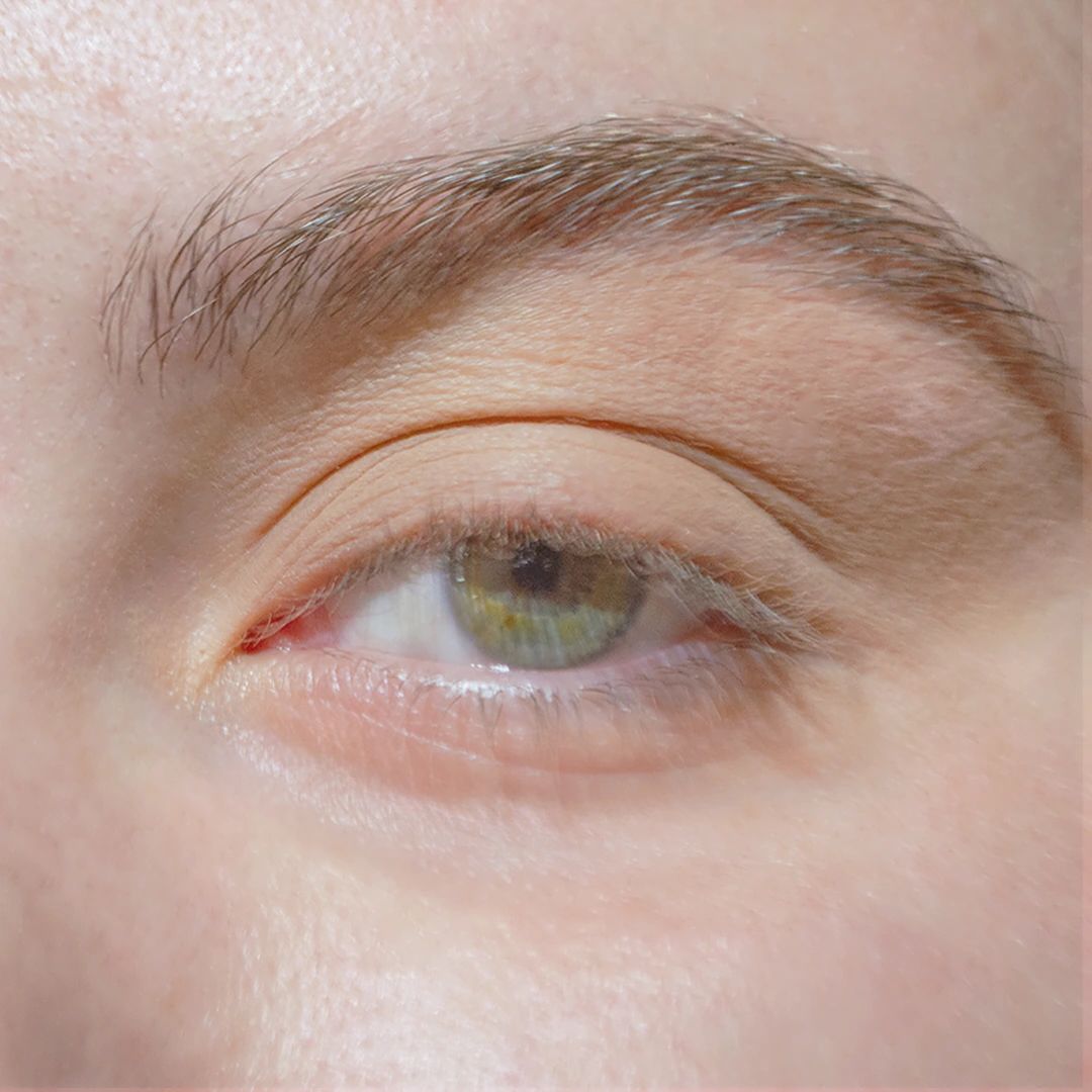 Model image of Neen Pretty Shady Pressed Pigment variant: Slip