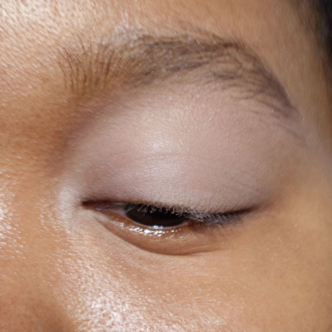 Model image of Neen Pretty Shady Pressed Pigment variant: Slip
