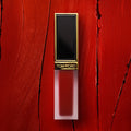 Lifestyle image of Tom Ford Liquid Lip Luxe Matte variant: Smitten