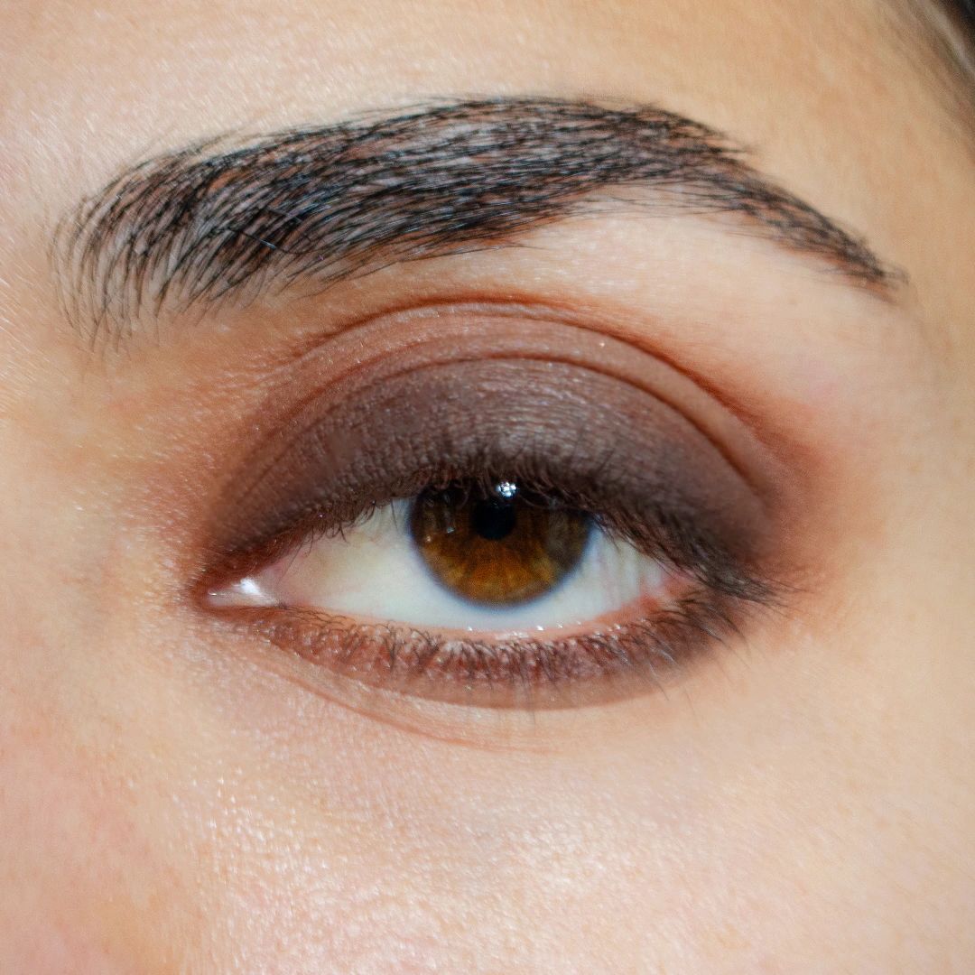 Model image of Neen Pretty Shady Pressed Pigment variant: Smudge