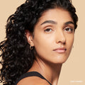 Model image of Bobbi Brown Sheer Finish Pressed Powder variant: Soft Honey
