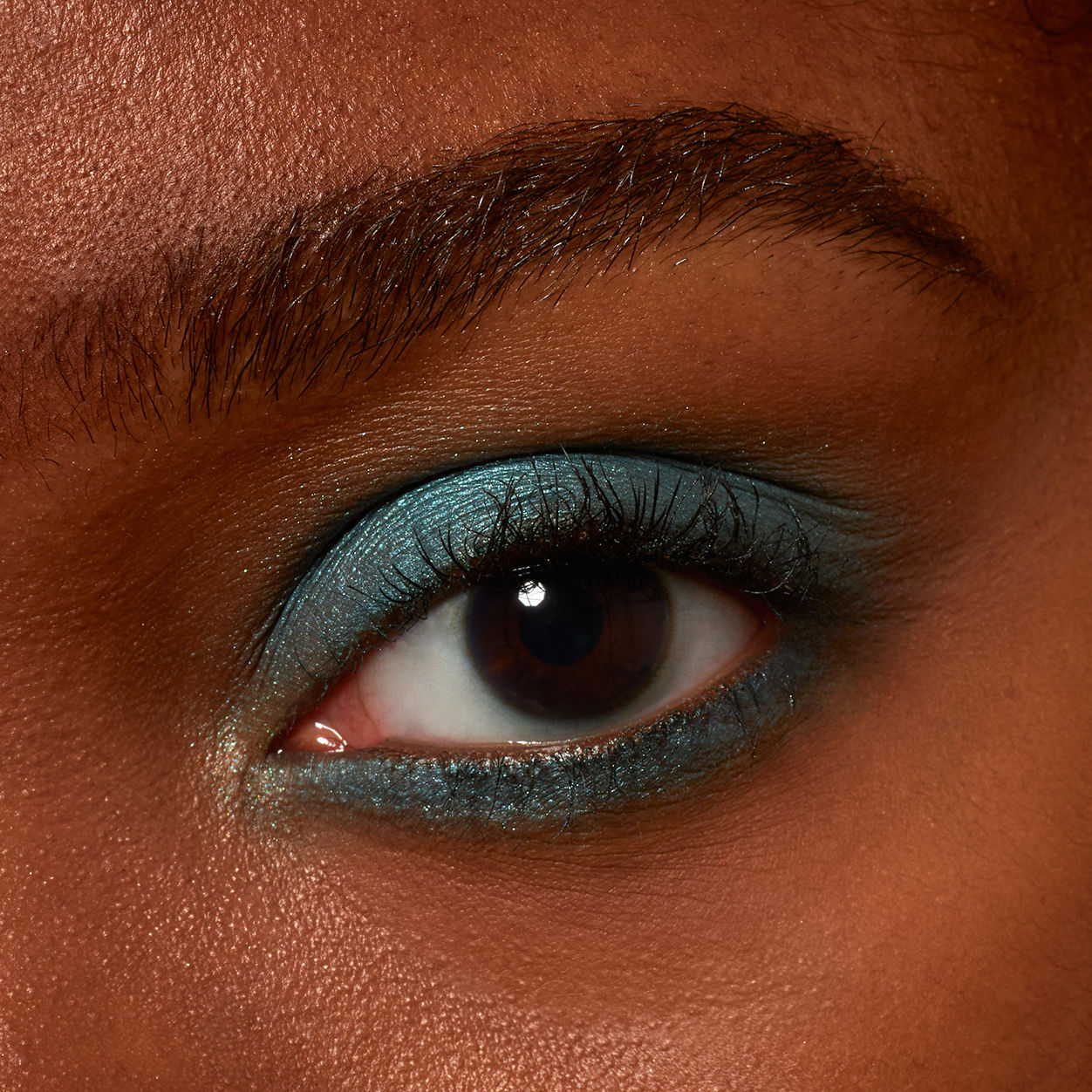 Model image of Neen Pretty Shady Pressed Pigment variant: Sprout