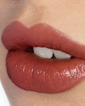 Model image of Charlotte Tilbury K.I.S.S.I.N.G. Lipstick variant: Stoned Rose