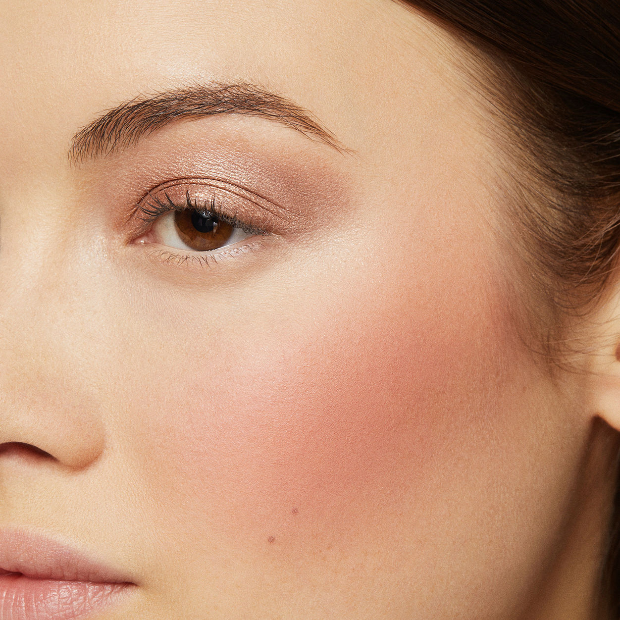Model image of Laura Mercier Blush Colour Infusion variant: Strawberry