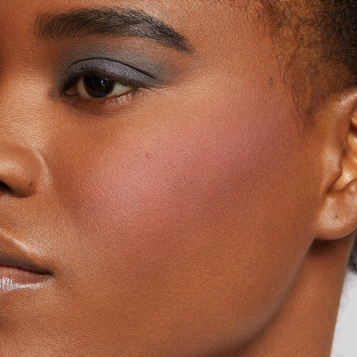 Model image of Laura Mercier Blush Colour Infusion variant: Strawberry