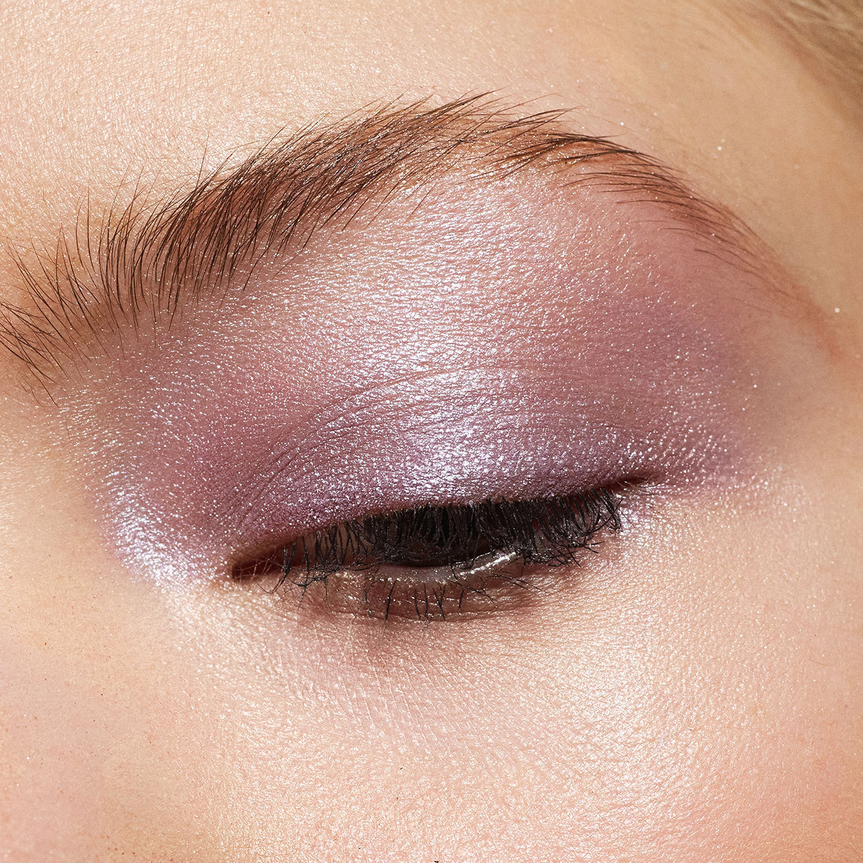 Model image of Neen Pretty Shady Pressed Pigment variant: Swirl