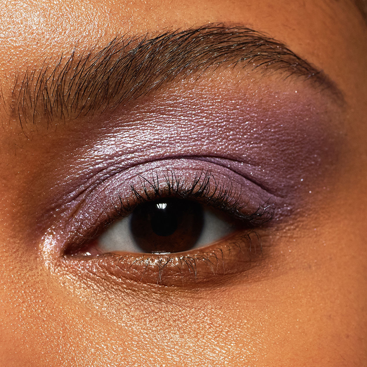 Model image of Neen Pretty Shady Pressed Pigment variant: Swirl