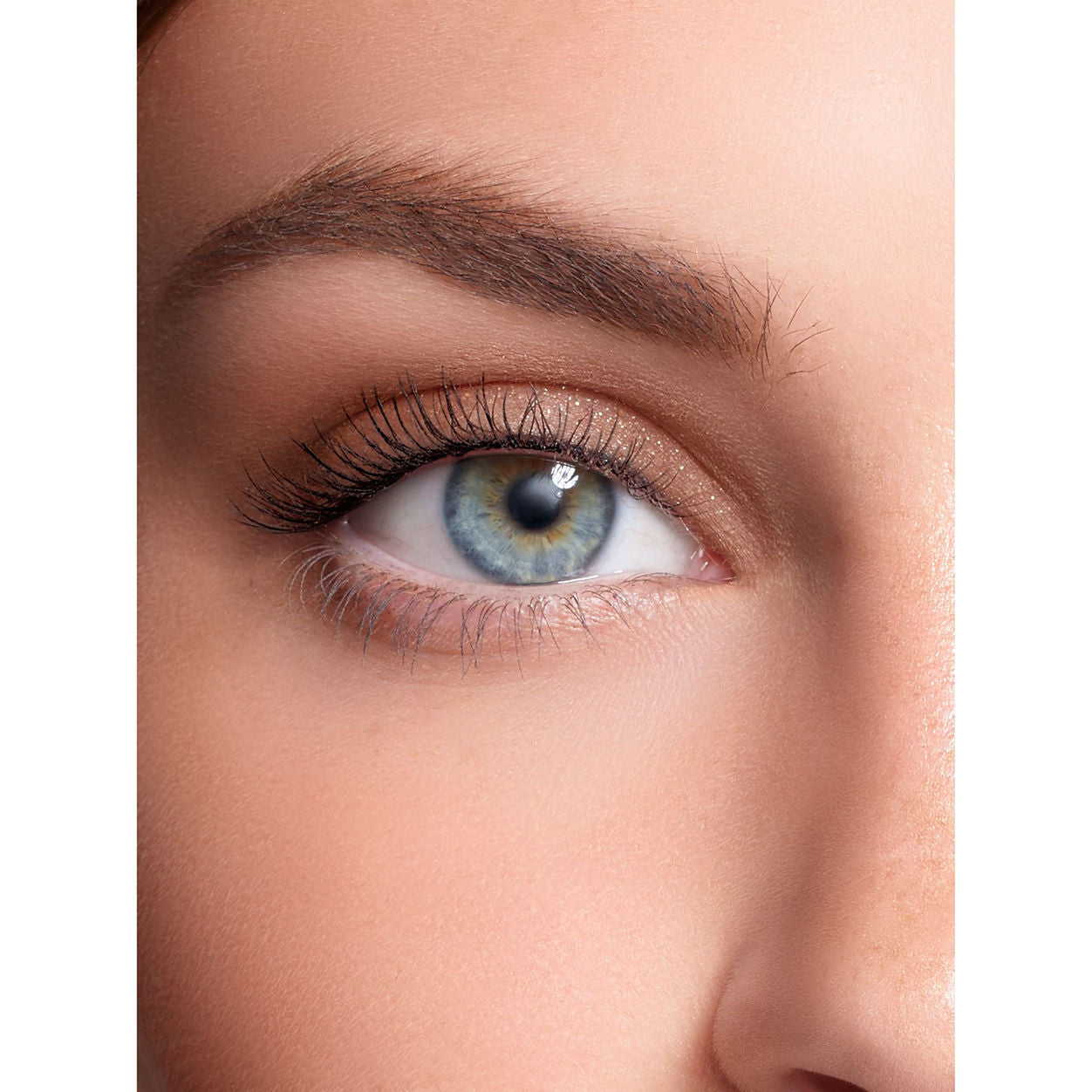 Model image of Trish McEvoy Glaze Eye Shadow Refill variant: Topaz