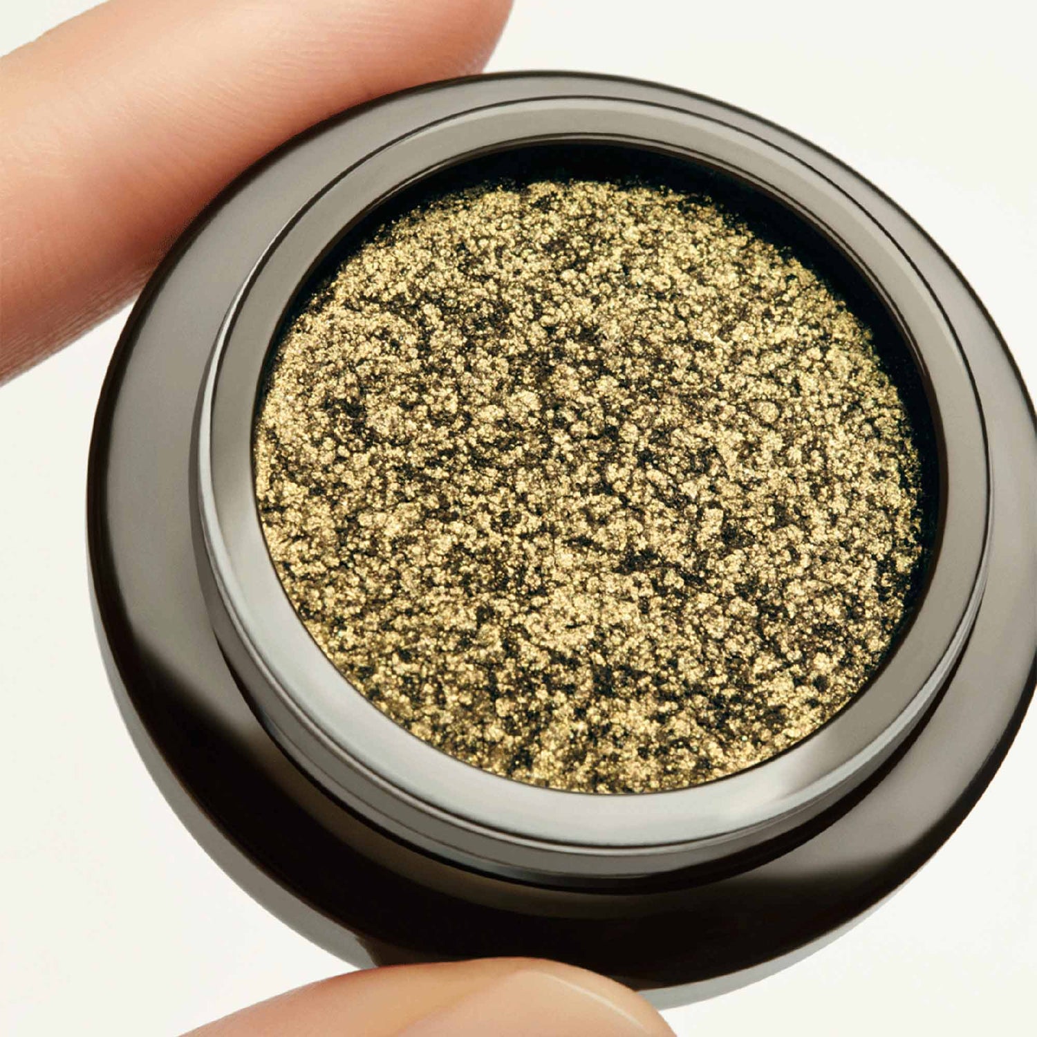 Lifestyle image of Victoria Beckham Beauty Lid Lustre variant: Velvet