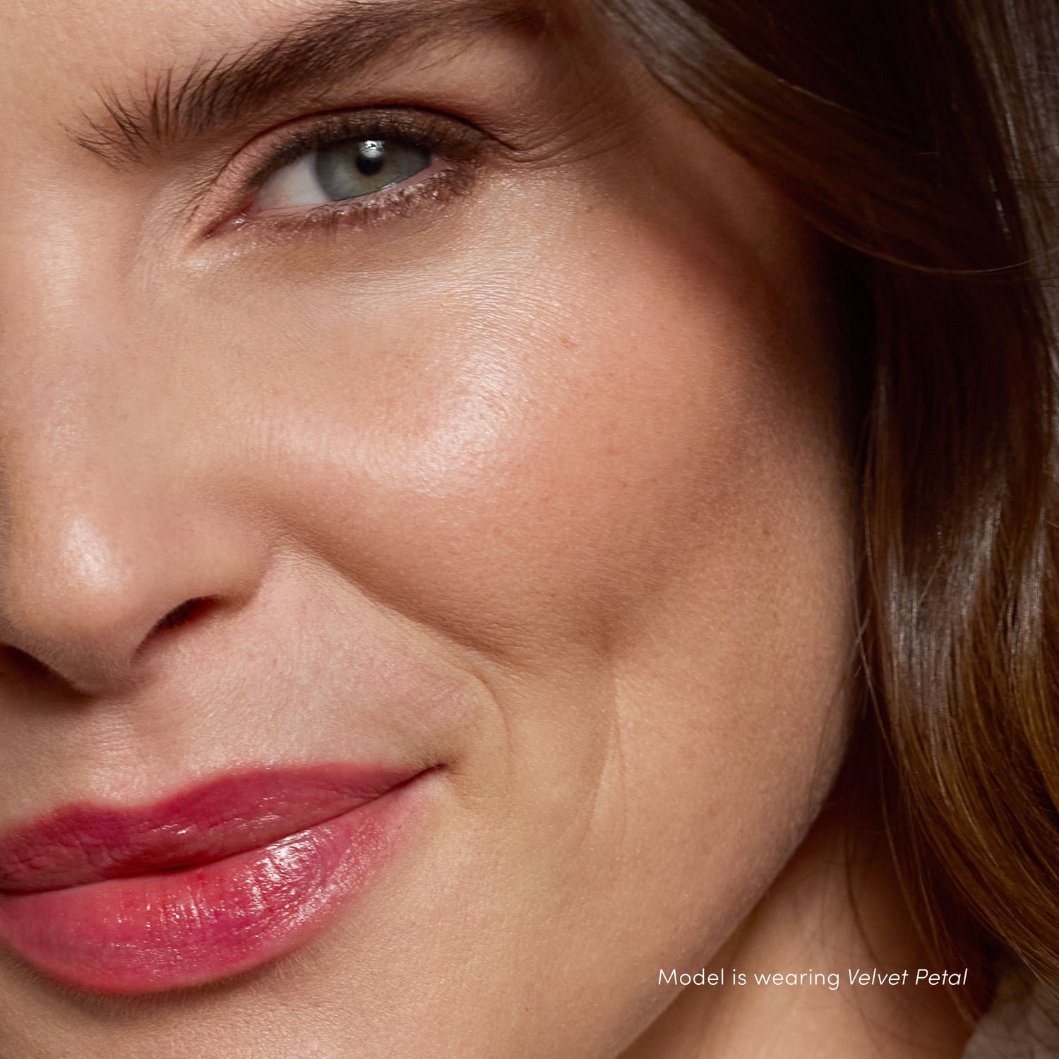 Model image of Jane Iredale PurePressed Blush variant: VELVET PETAL