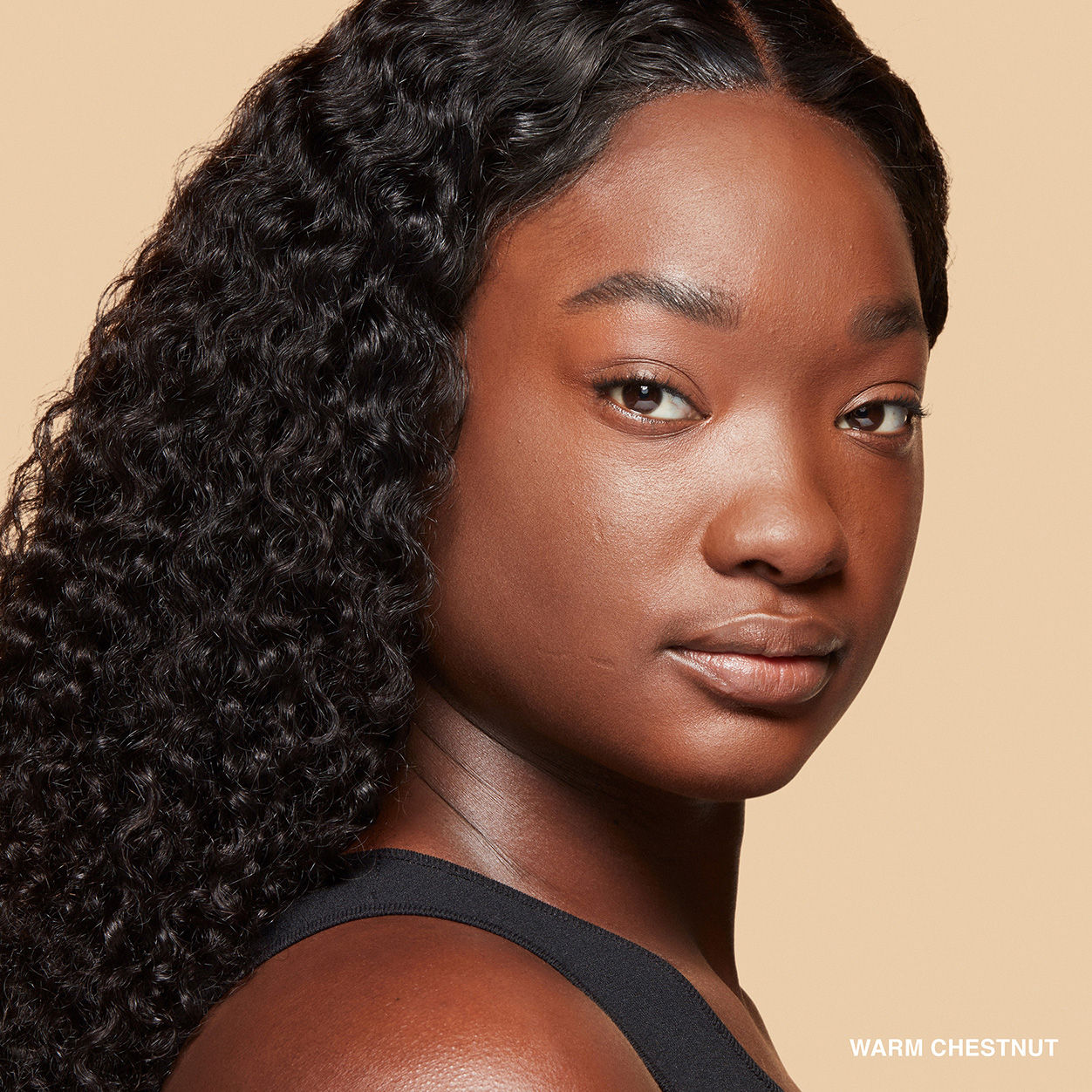 Model image of Bobbi Brown Sheer Finish Pressed Powder variant: Warm Chestnut