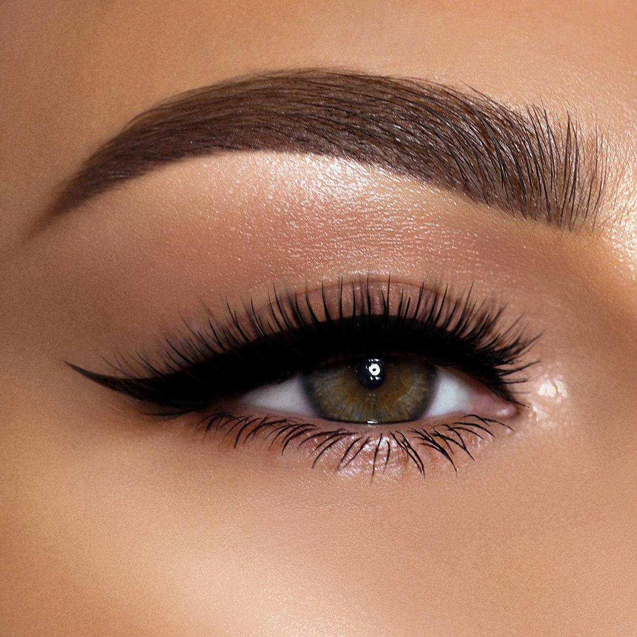 Model image of Pat McGrath Labs Xtreme Black variant: Xtreme Black