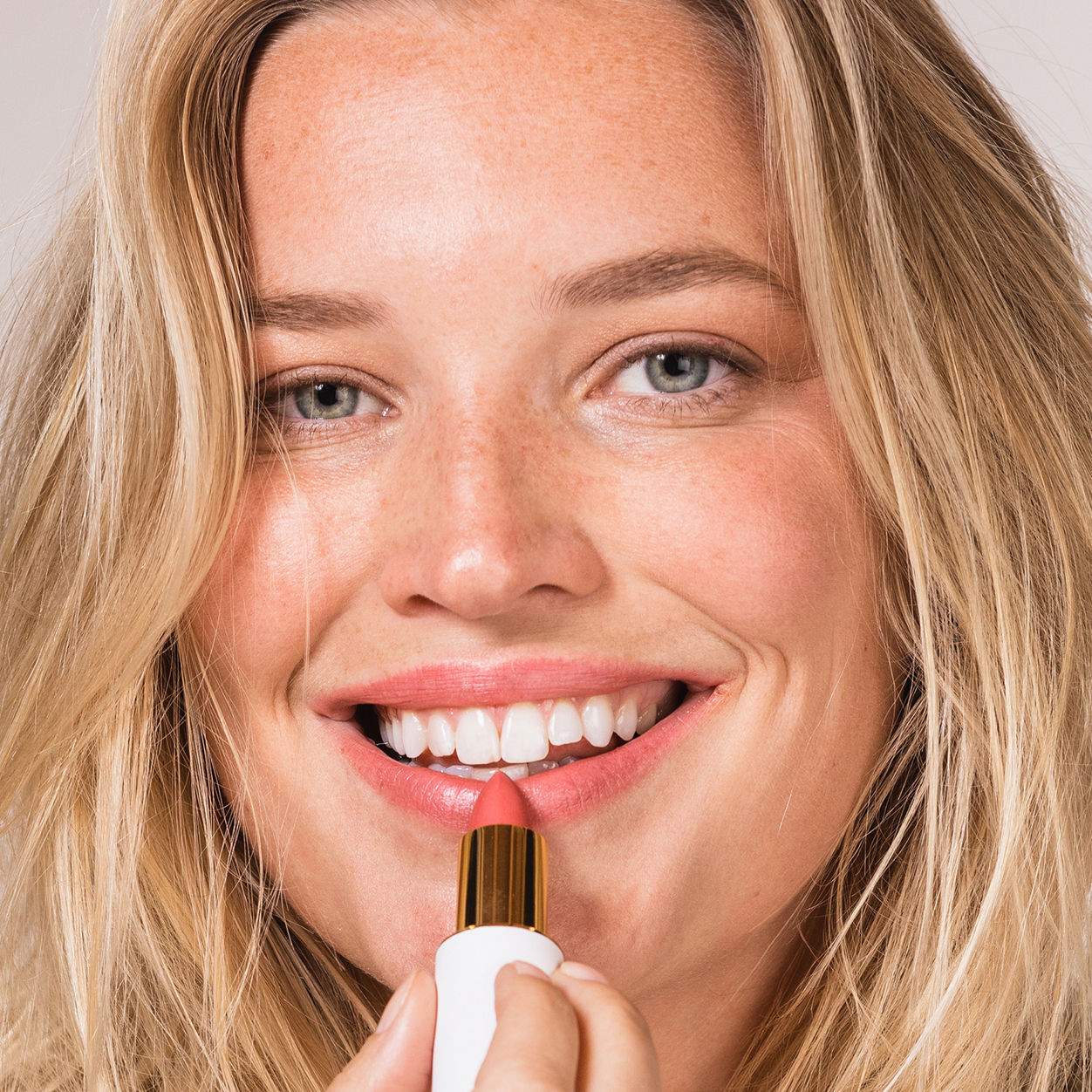 Model image of Ogee Full Bloom Sculpted Lipstick variant: Zuri