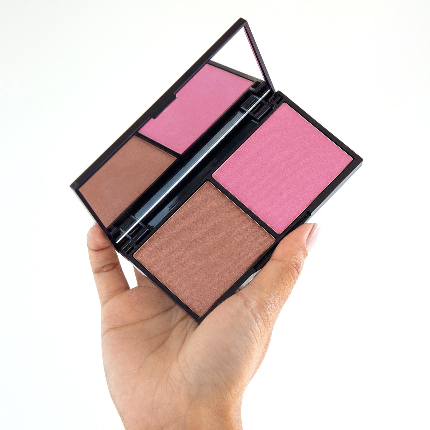 Lune+Aster Sunrise Bronzer & Blush Palette . This product is in the color multi