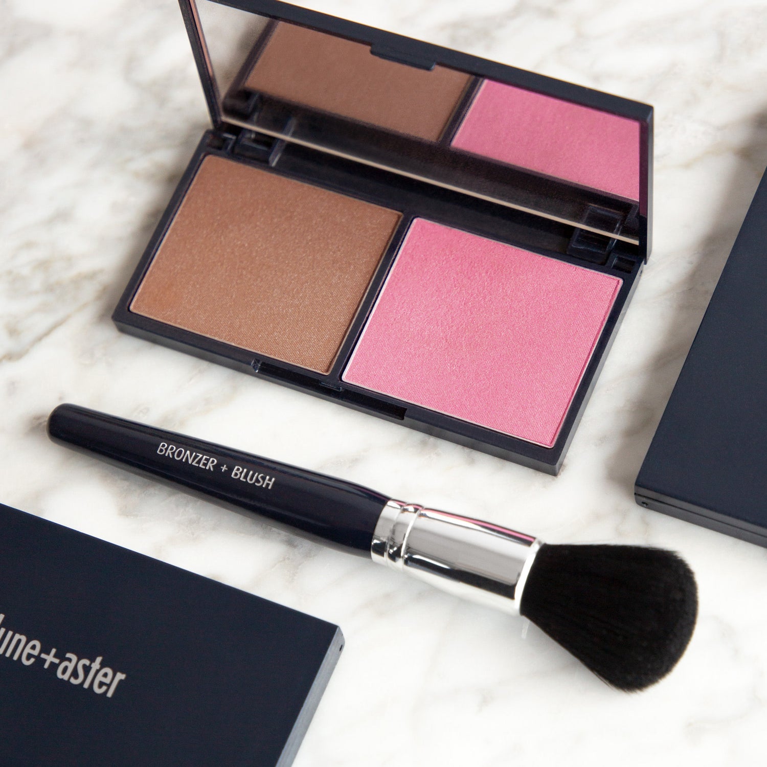 Lune+Aster Sunrise Bronzer & Blush Palette . This product is in the color multi
