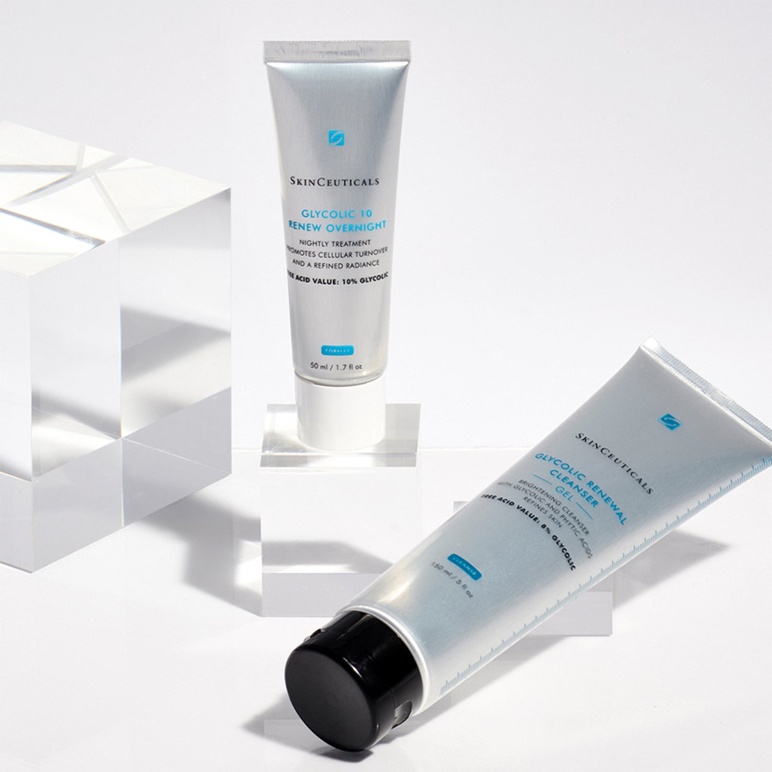 SkinCeuticals Maximize Your Glow Set lifestyle image 2 .