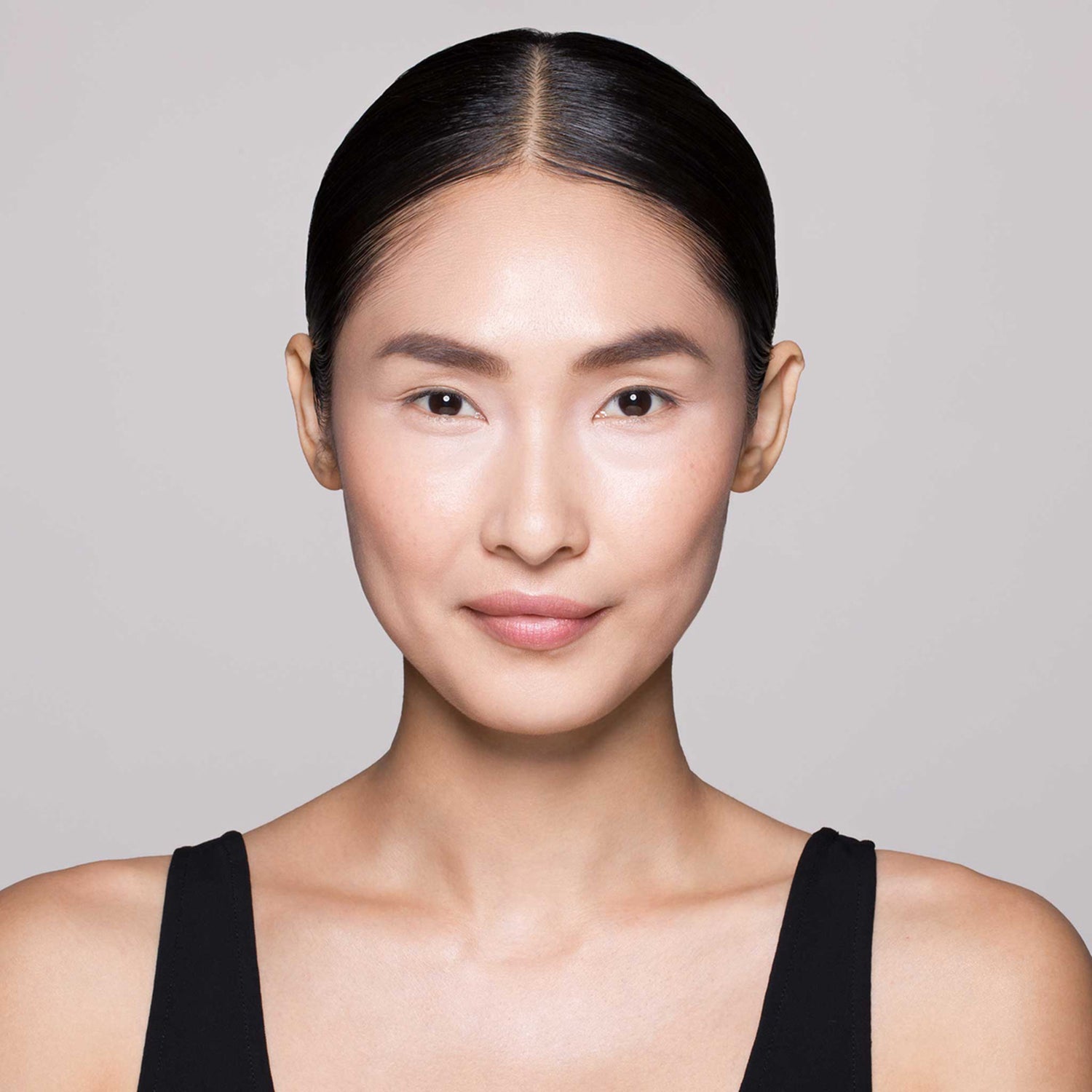 Nars Sheer Glow Foundation Color/Shade variant: Siberia L0 model image . This product is for light warm complexions
